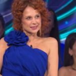 Grande Fratello, Beatrice Luzzi spara a zero su Signorini e Buonamici: “E’ un personaggio a 360°, dipende da come gli gira. Cesara? Non mi sopportava, non l’ho mai sentita…”
